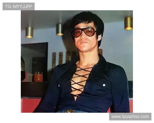 足球明星化身李小龙展现武术魅力引发球迷热议