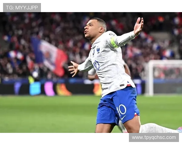 足球明星加盟球队后亲自驾车到训练场引发球迷热议