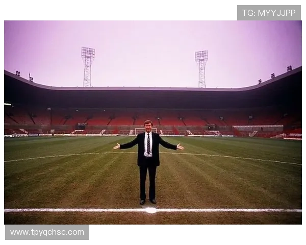 足球明星卡乐士的传奇之路与球场背后的奋斗故事